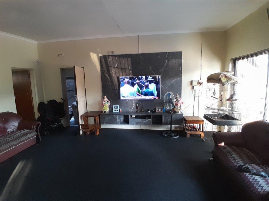 5 Bedroom Property for Sale in Geelhoutpark North West